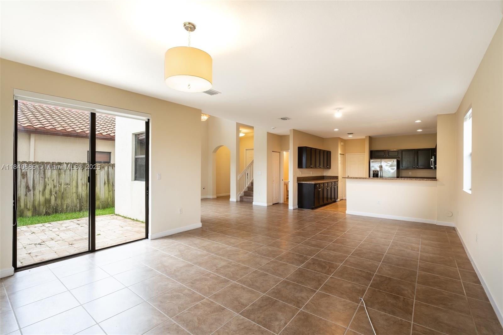 BAYWINDS OF FLORES - Residential