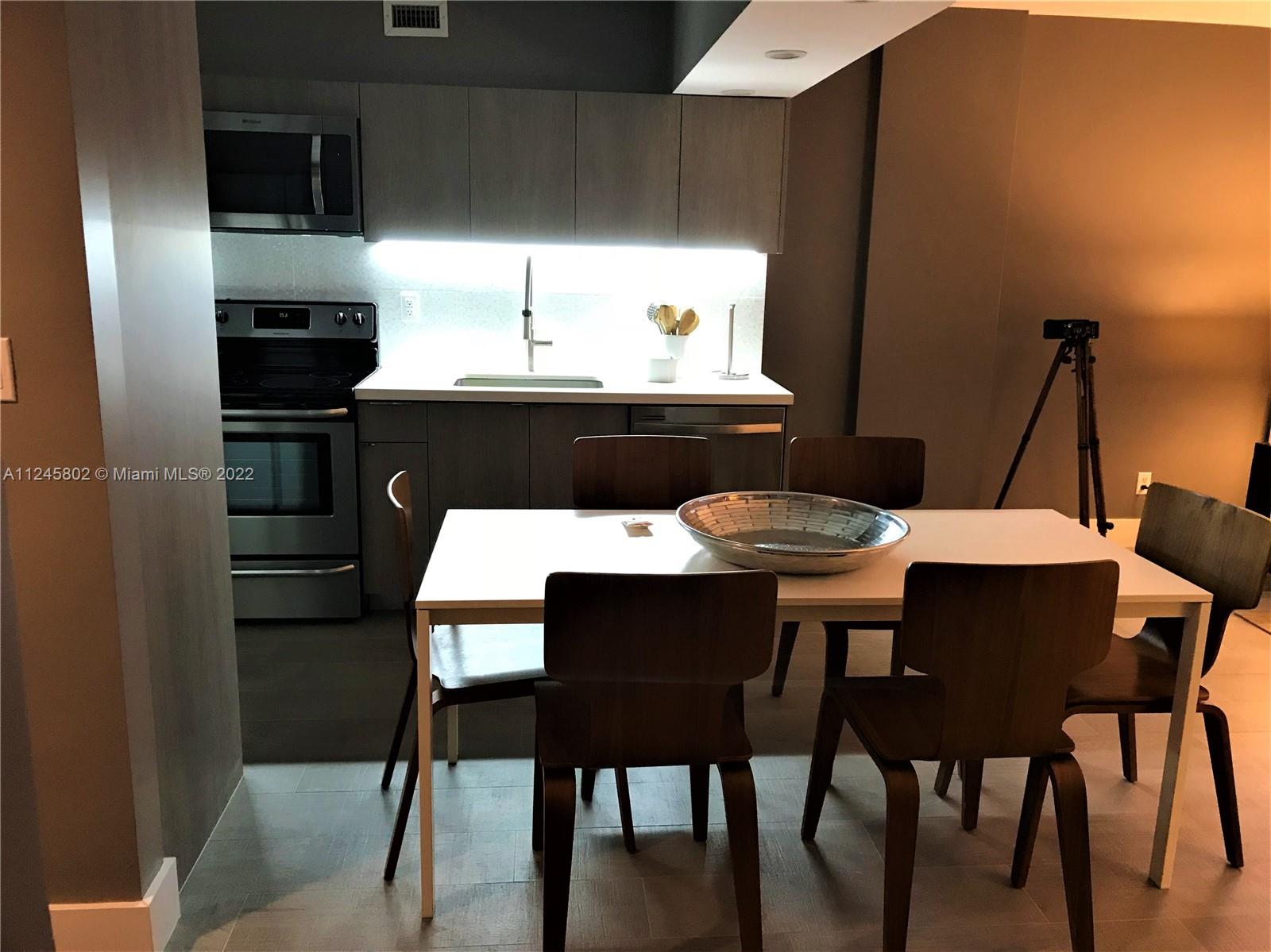 DECOPLAGE CONDO - Residential Lease