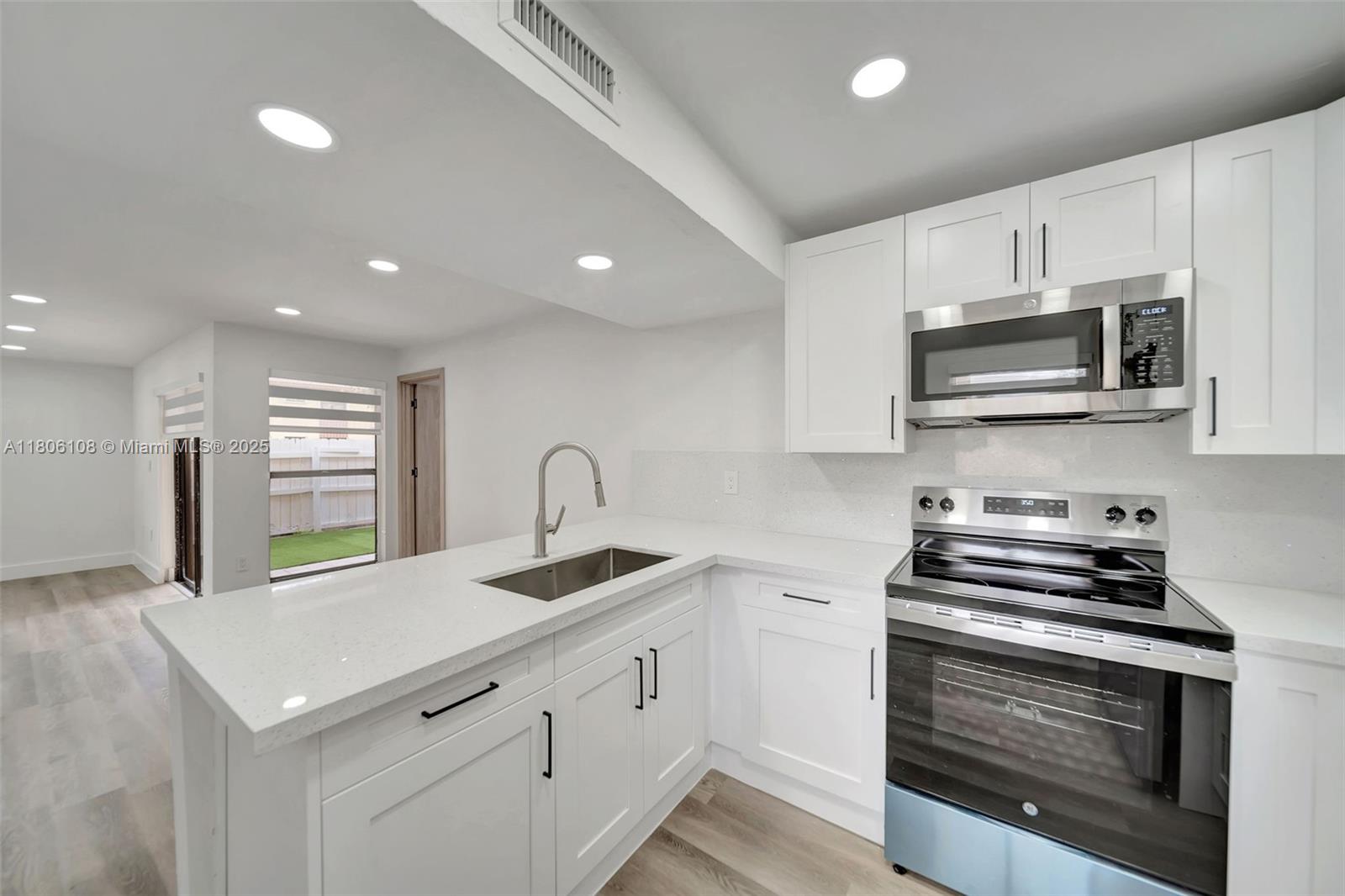 10805 Nw 7th St 3-14, Miami, Broward County, Florida - 3 Bedrooms  
2 Bathrooms - 