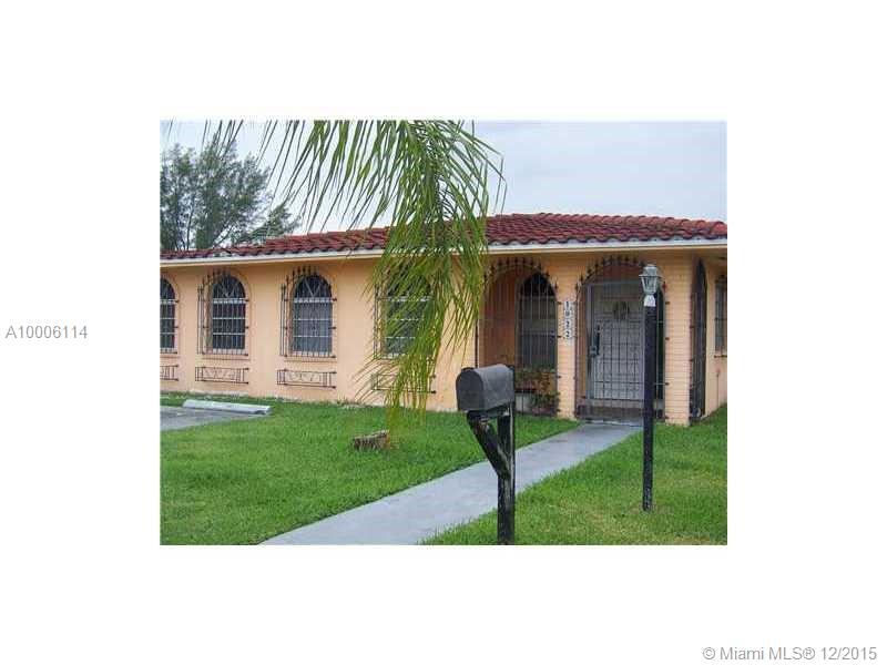 NICE HOUSE BEST LOCATION, LARGE PATIO, LAUNDRY, NO PETS AND "3 MOTHS TO MOVE IN ( NO EXPECPTION)"