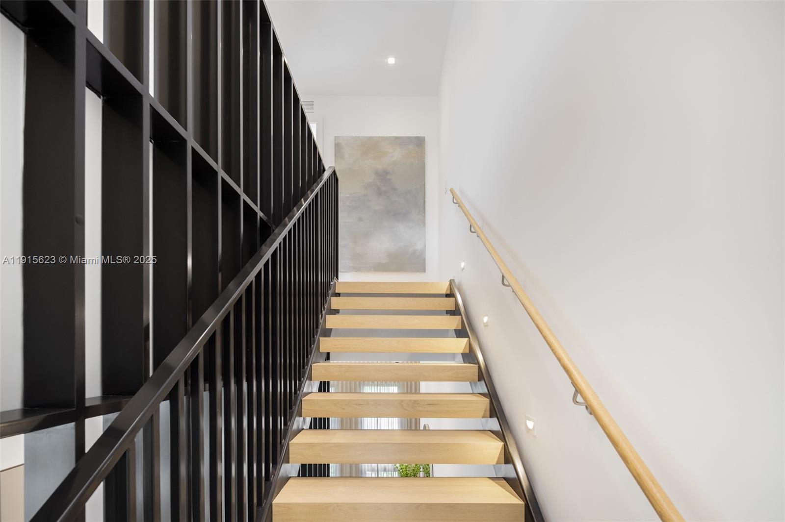 THE ROADS TOWNHOUSE - Residential