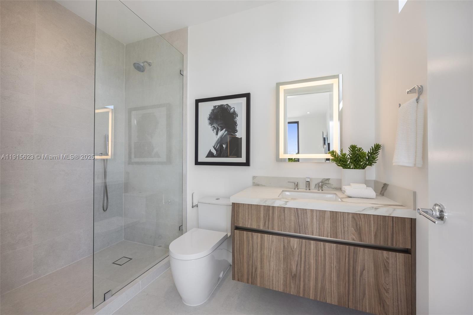 THE ROADS TOWNHOUSE - Residential