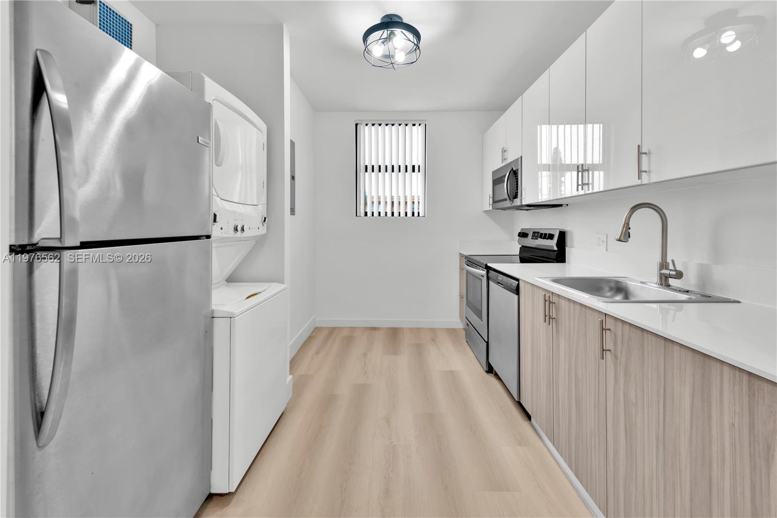 LAWRENCE ESTATE LAND CO - Residential Lease