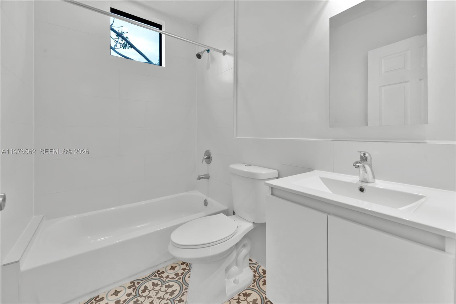 LAWRENCE ESTATE LAND CO - Residential Lease