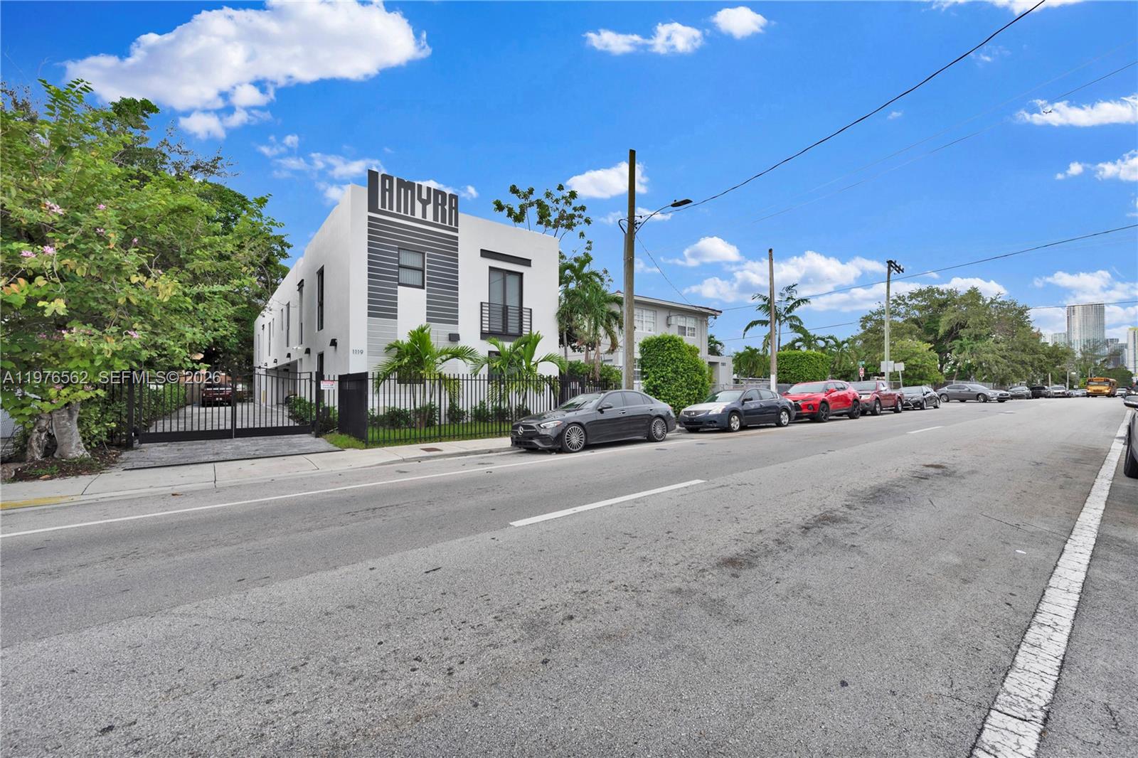 LAWRENCE ESTATE LAND CO - Residential Lease