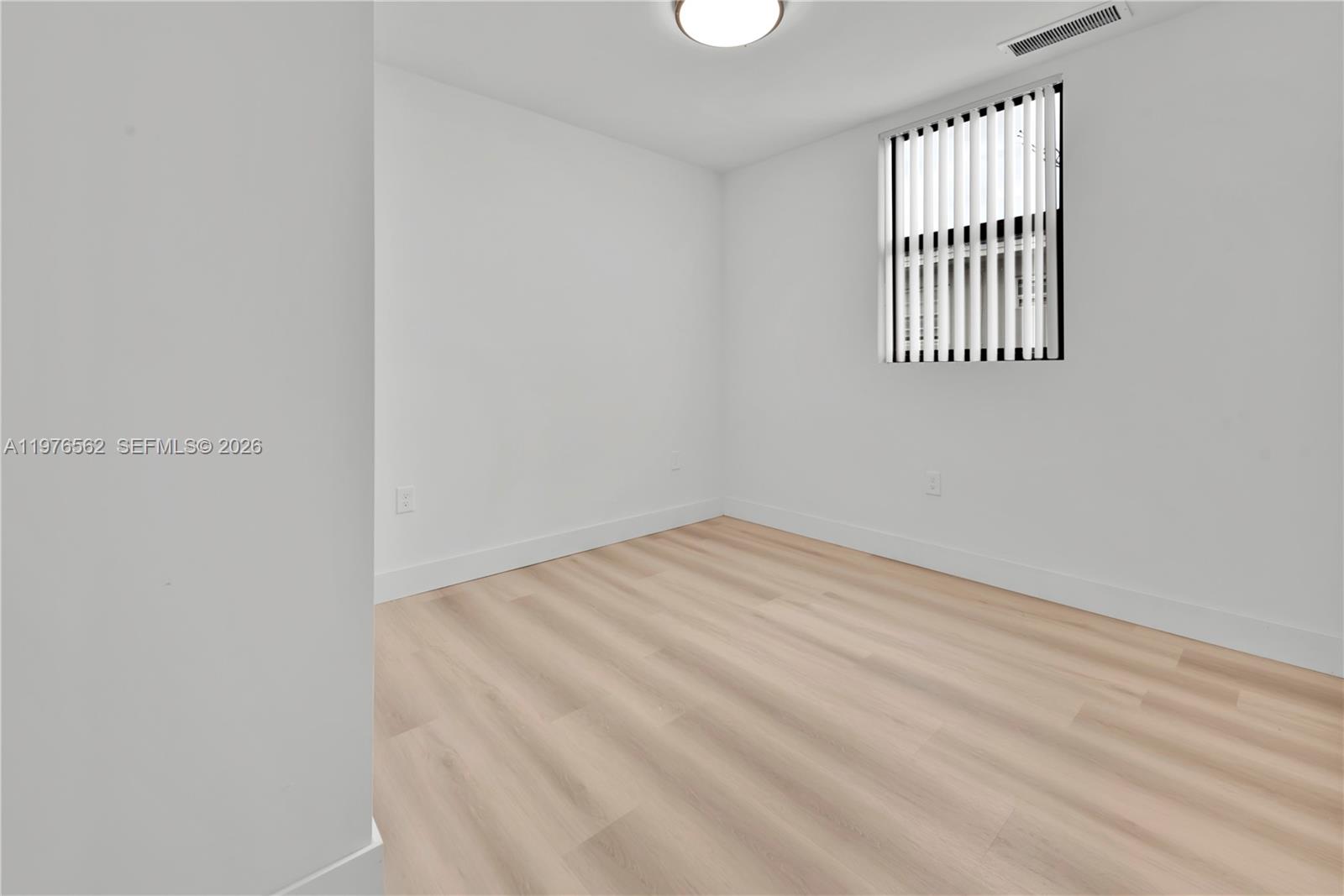 LAWRENCE ESTATE LAND CO - Residential Lease