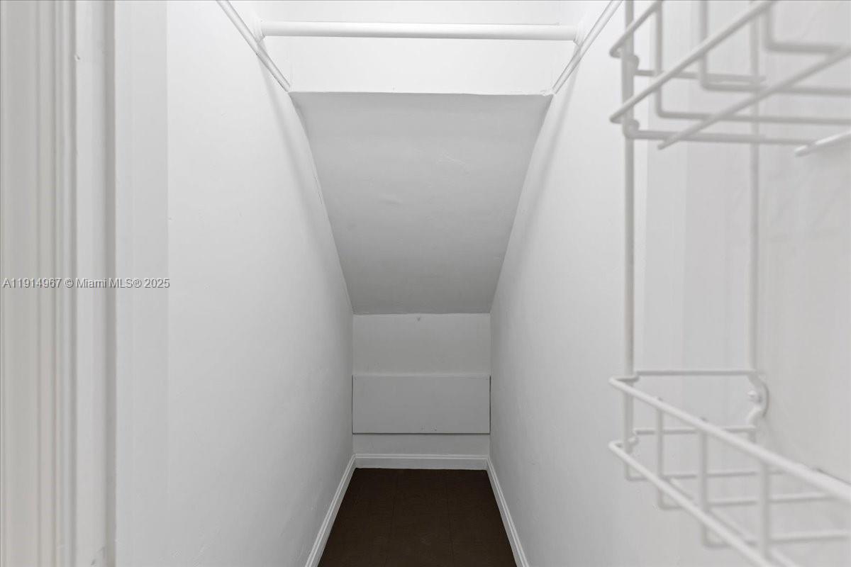 GREYKNOLL ESTATES - Residential Lease