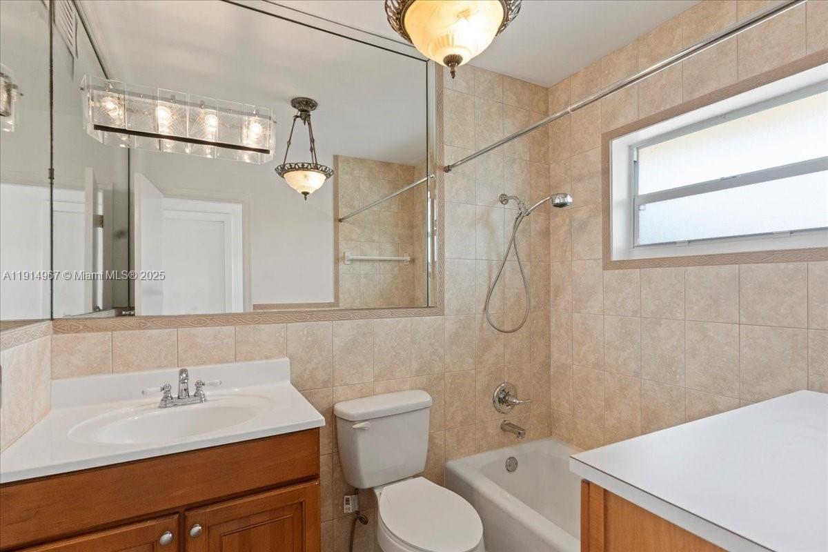 GREYKNOLL ESTATES - Residential Lease