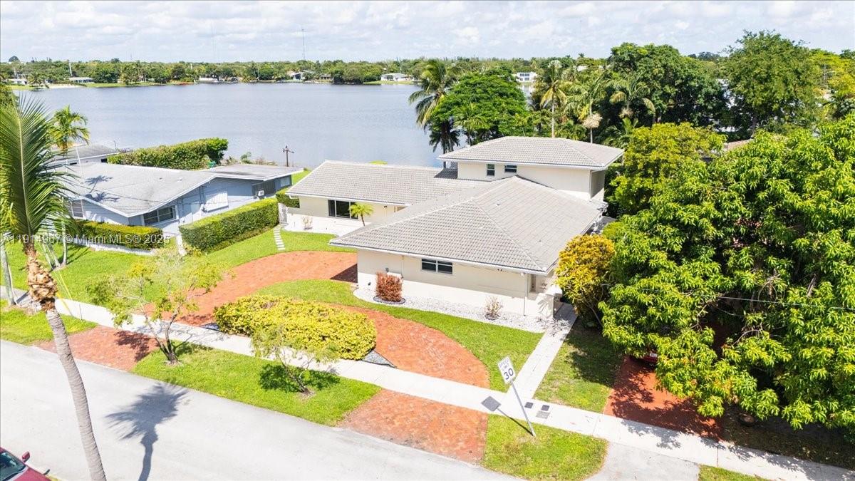 GREYKNOLL ESTATES - Residential Lease