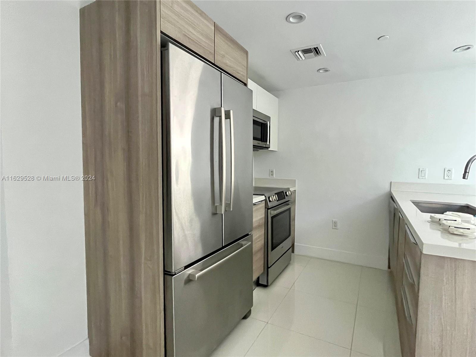 Amazing corner 2 bedroom with a Lanai Terrace Floor plan, infinity pool, and sundeck are located on the rooftop
showcasing 360 views of the bay and intercostal. Features include a rooftop barbecue lounge, 24-hour concierge,
fitness center, marina, and bike storage. MiaCucina cabinetry, quartz countertops, Bosch appliances, marble
bathrooms, cable, and high-speed internet. Easy to Show.
Boat slip included!