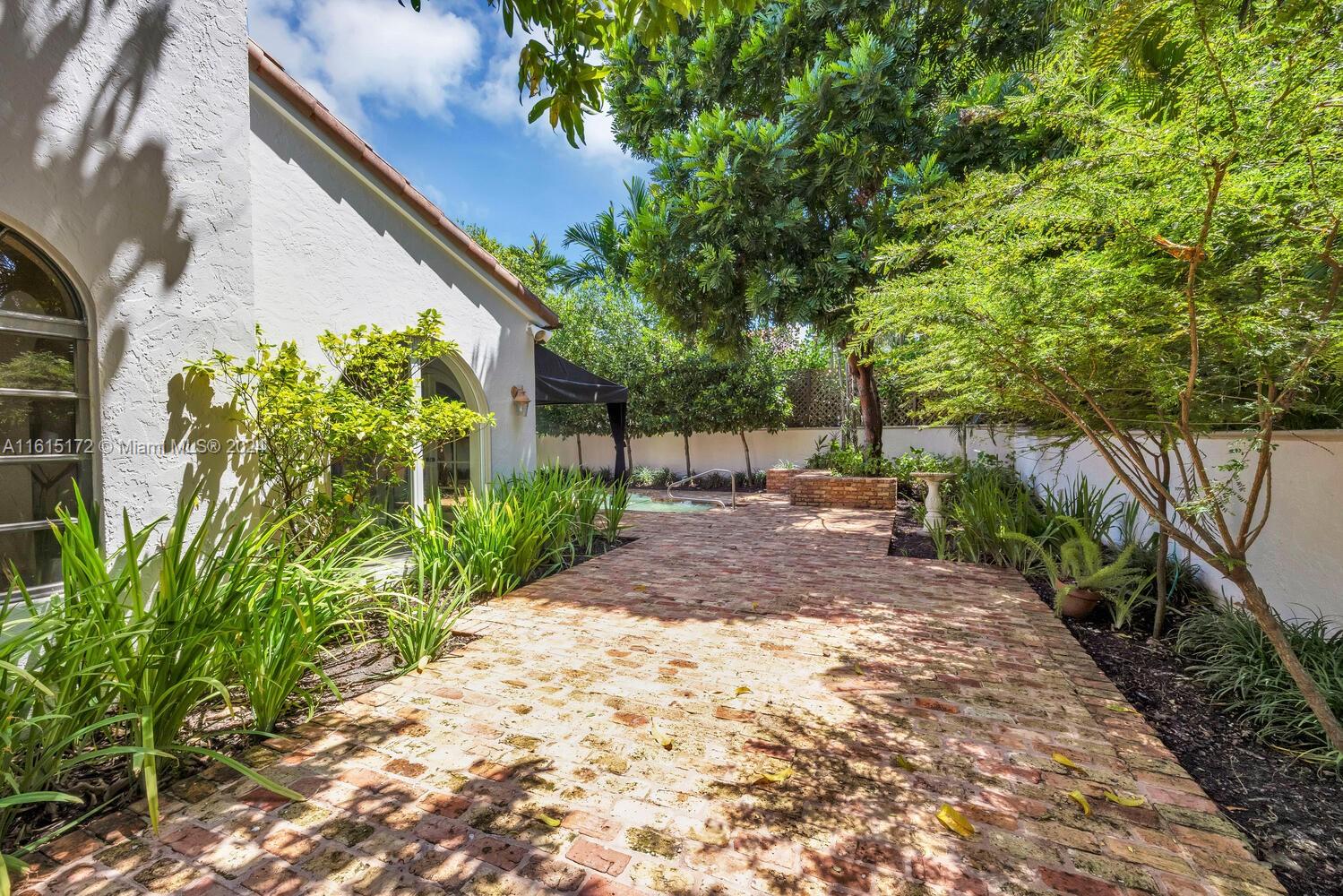 CORAL GABLES RIVIERA SEC - Residential