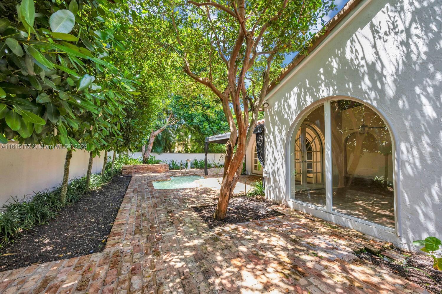 CORAL GABLES RIVIERA SEC - Residential