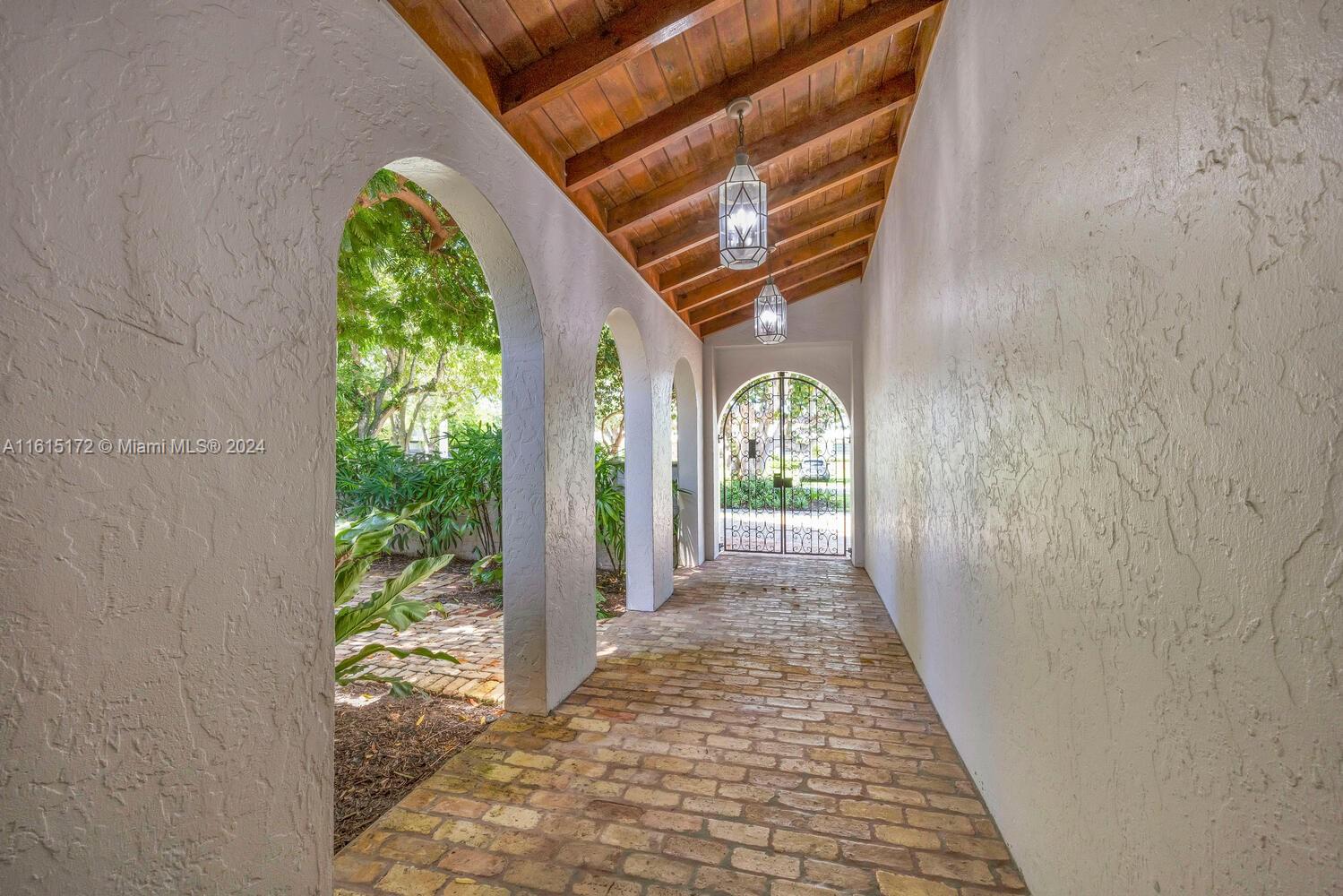 CORAL GABLES RIVIERA SEC - Residential