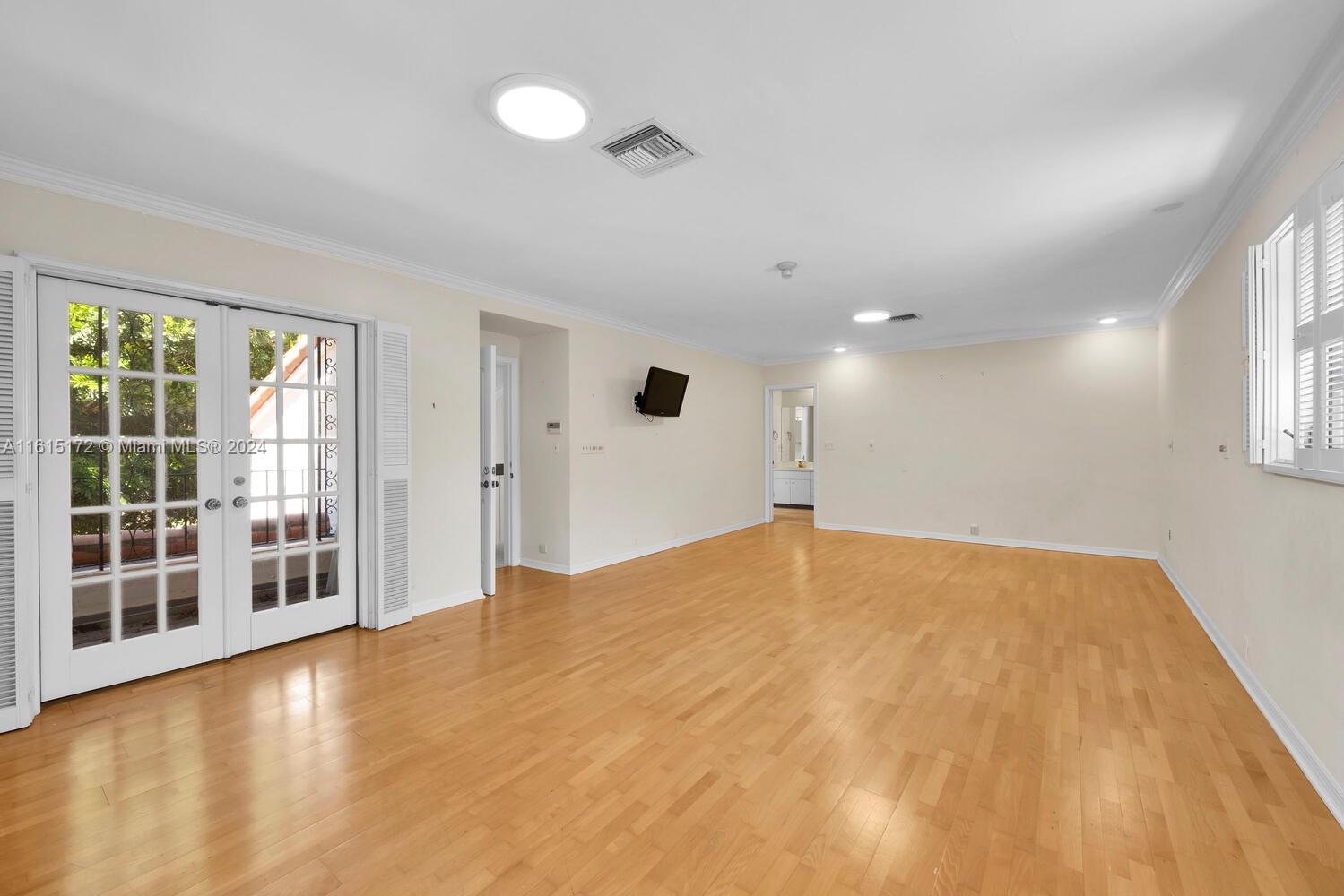 CORAL GABLES RIVIERA SEC - Residential