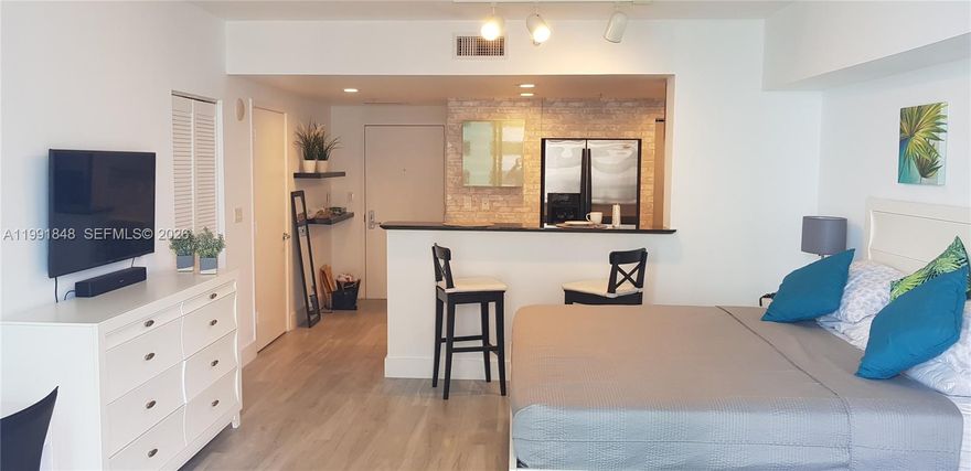 Beautiful studio with fantastic water view, filled with natural light. Modern kitchen, tile floors and extremely nice furniture and decor. Must see to appreciate!