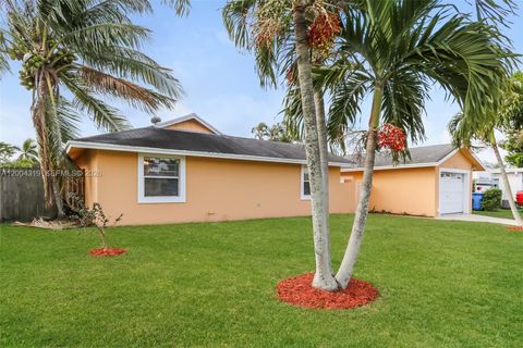 10404 Oliver Ln Royal Palm Beach FL 33411