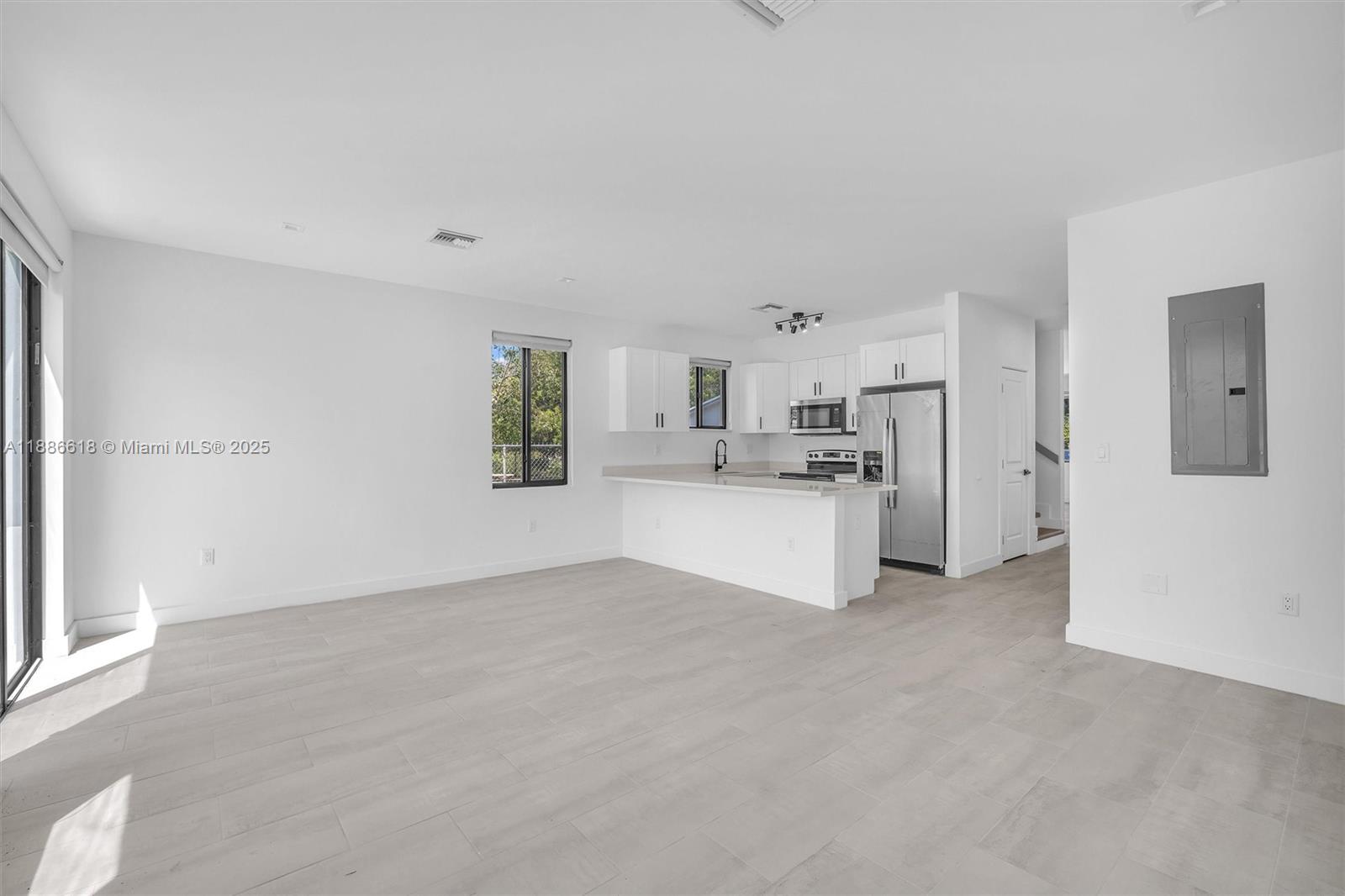 309 NW 7th Ct