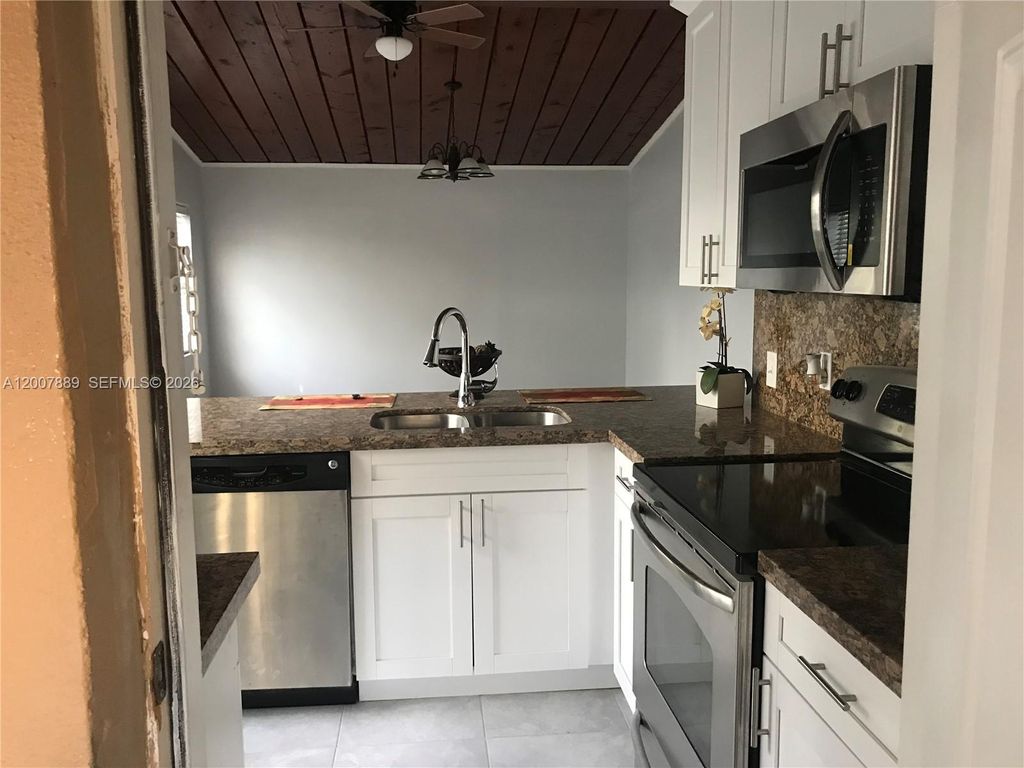 Photo of 320 Ipswich St #320, Boca Raton, FL 33487 (MLS # A12007889)