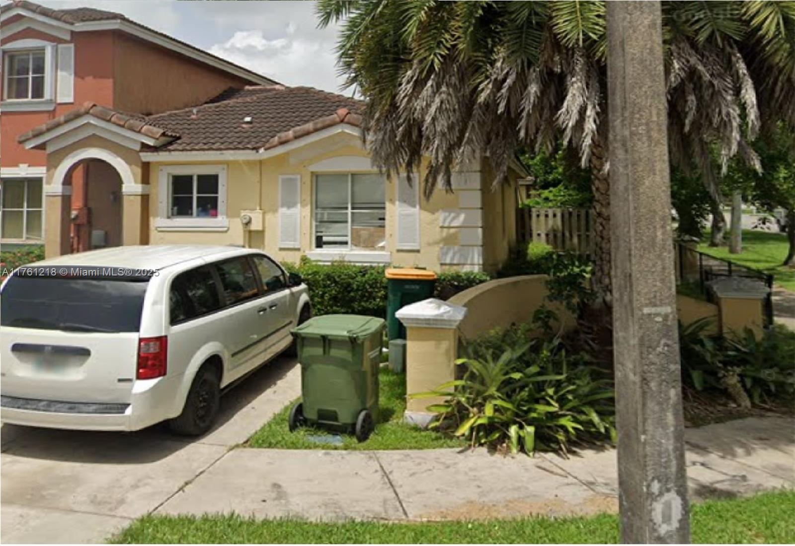 This beautifully maintained 3-bedroom, 2-bathroom corner unit townhouse features a single-story layout and LOT & BLOCK designation. It's fully financeable and boasts a low association fee. The home is clean and move-in ready, with a private fenced backyard and a personal driveway.