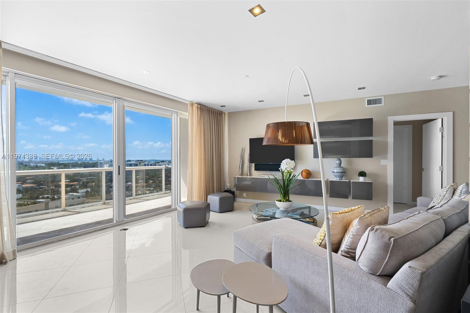 MAJESTIC TOWER - Residential