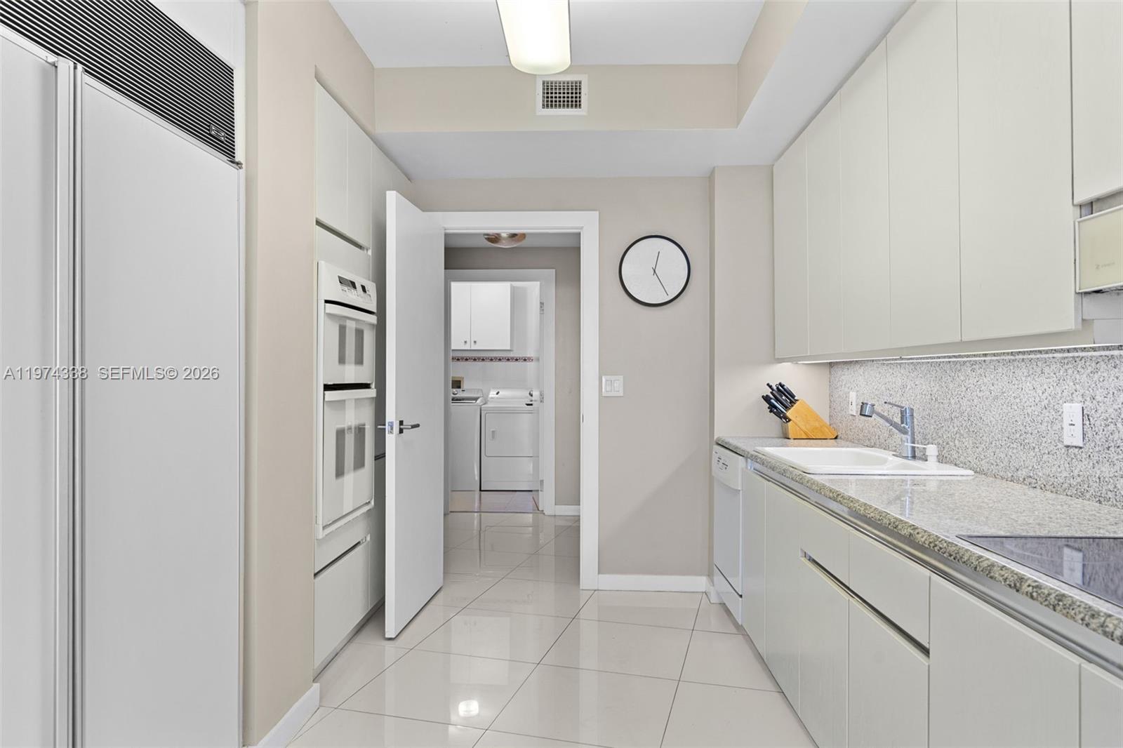 MAJESTIC TOWER - Residential