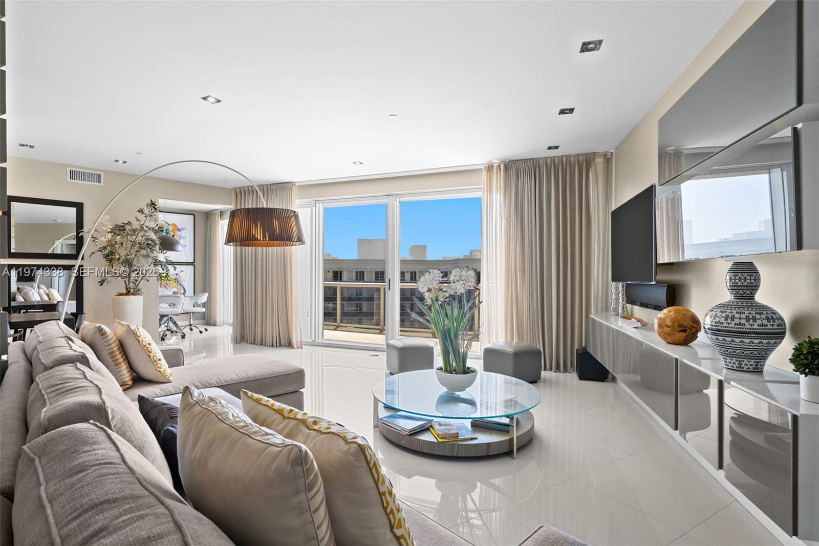 MAJESTIC TOWER - Residential