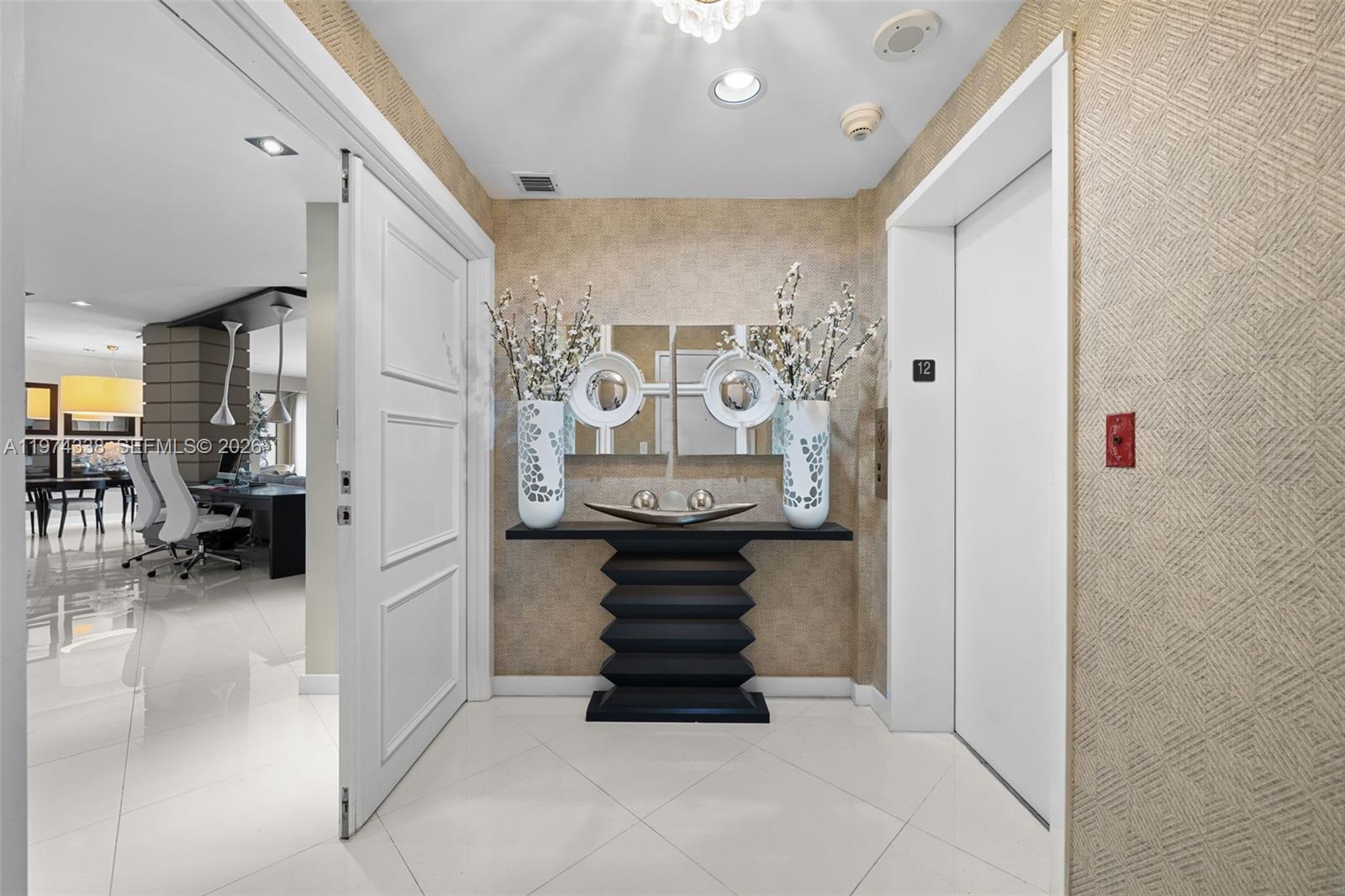 MAJESTIC TOWER - Residential