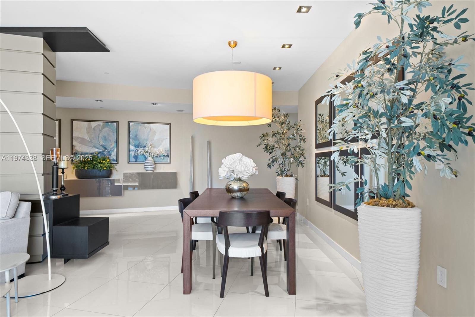 MAJESTIC TOWER - Residential