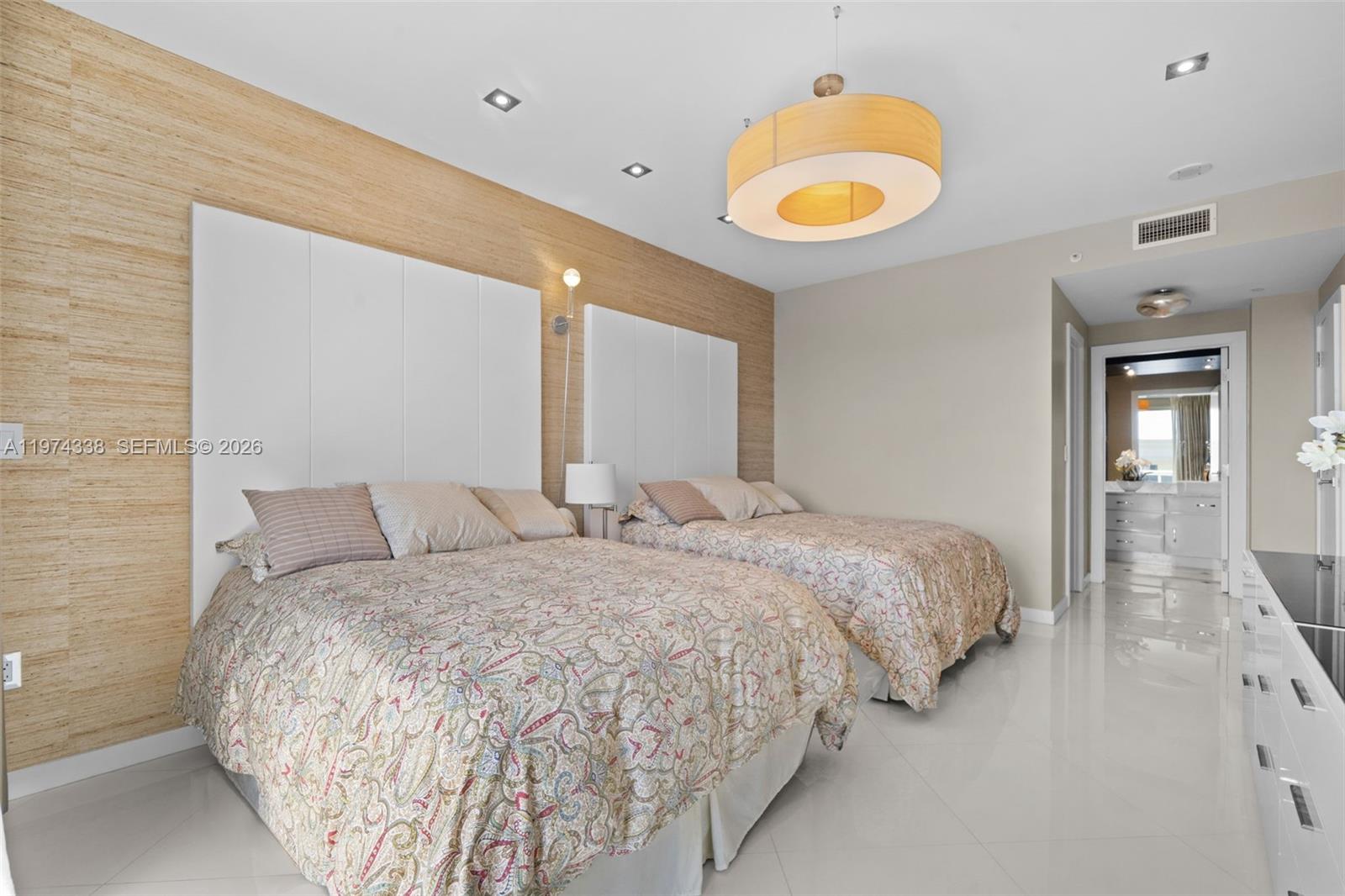 MAJESTIC TOWER - Residential