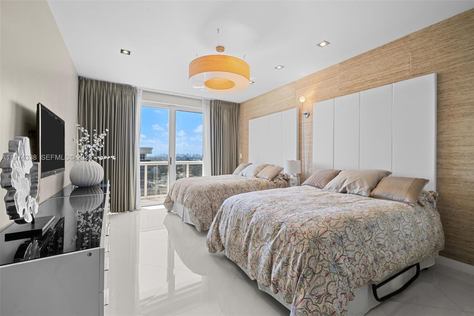 MAJESTIC TOWER - Residential