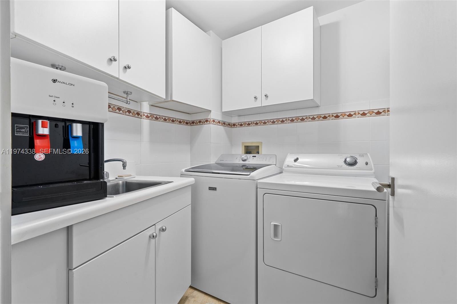 MAJESTIC TOWER - Residential