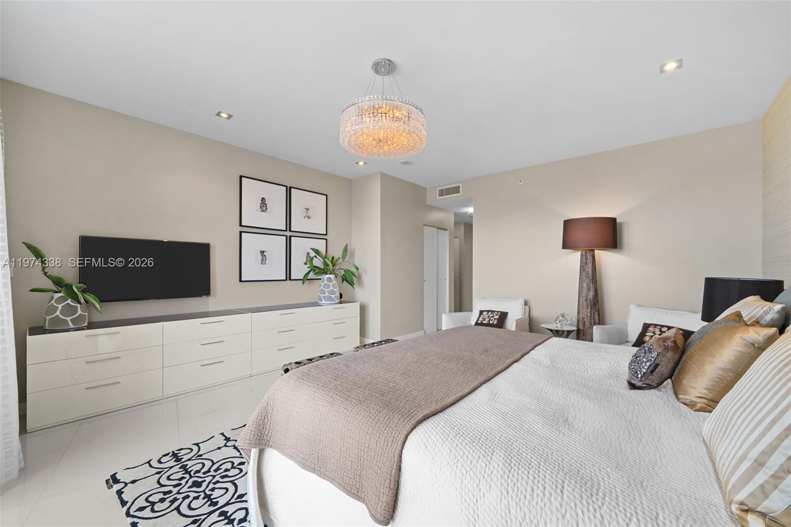 MAJESTIC TOWER - Residential