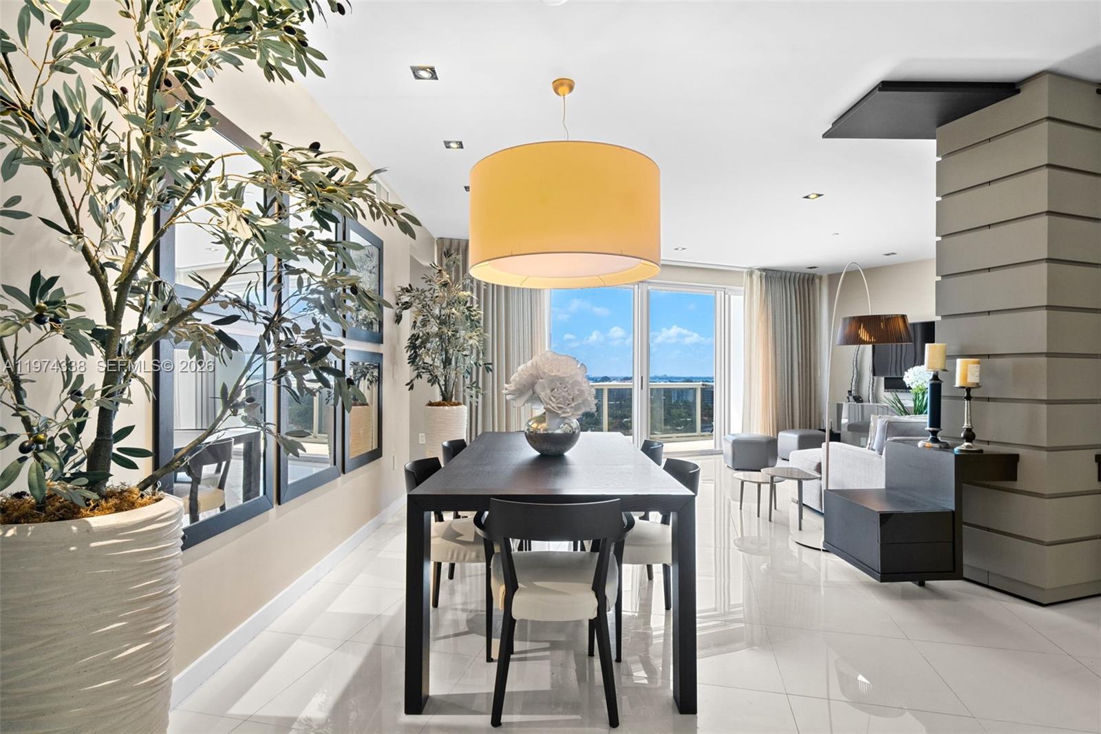 MAJESTIC TOWER - Residential