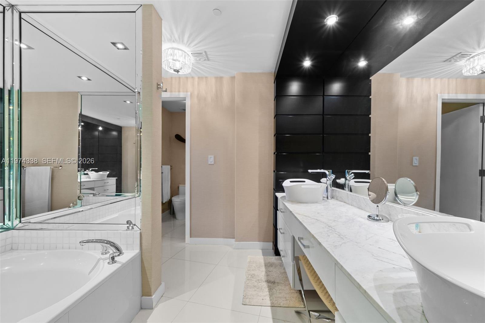 MAJESTIC TOWER - Residential