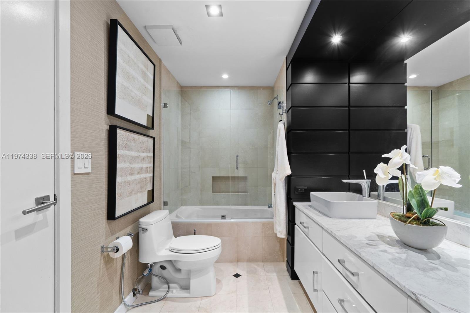 MAJESTIC TOWER - Residential