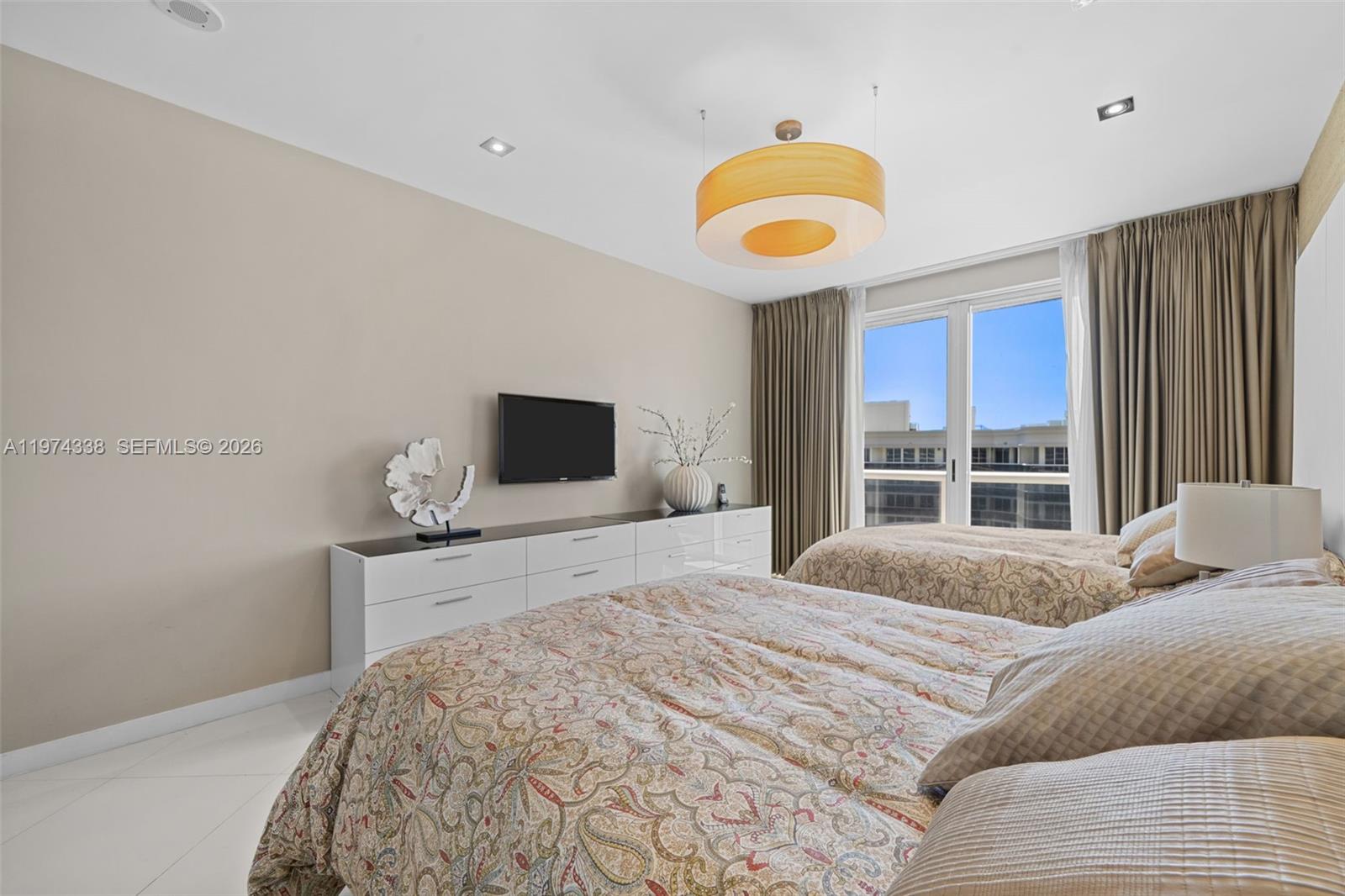 MAJESTIC TOWER - Residential