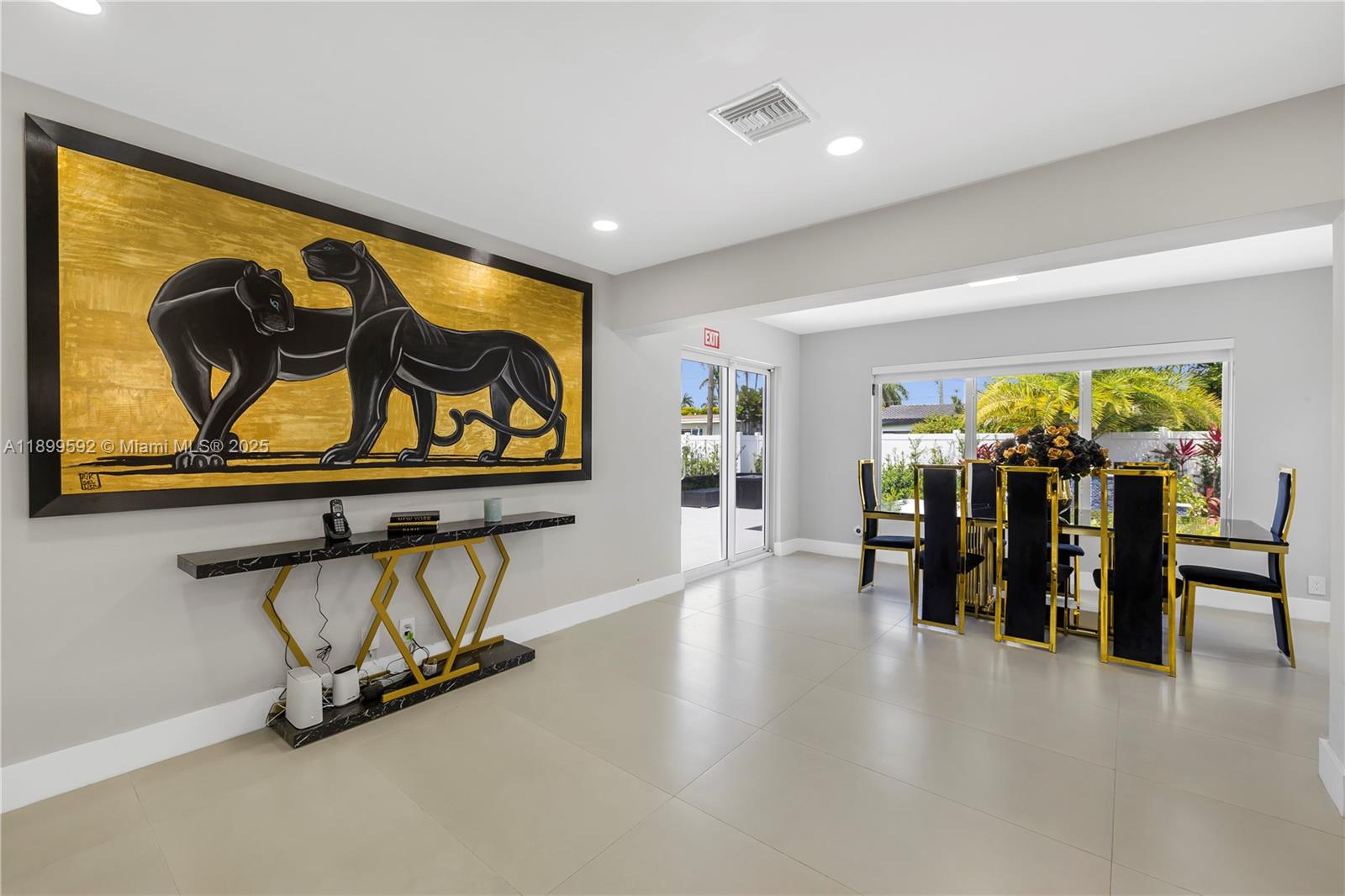 ¤COUNTRY CLUB HOMES - Residential