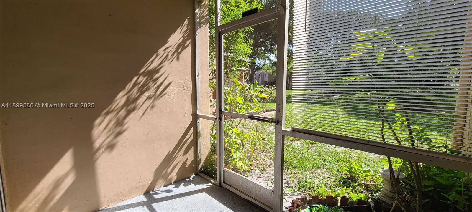 9410 Live Oak Pl 109