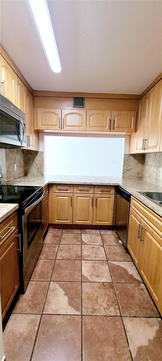 LIVE OAK CONDOMINIUM TWO - Residential