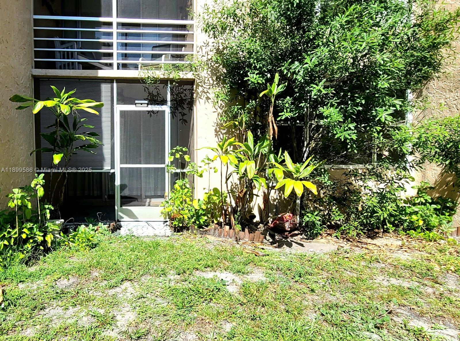 9410 Live Oak Pl 109