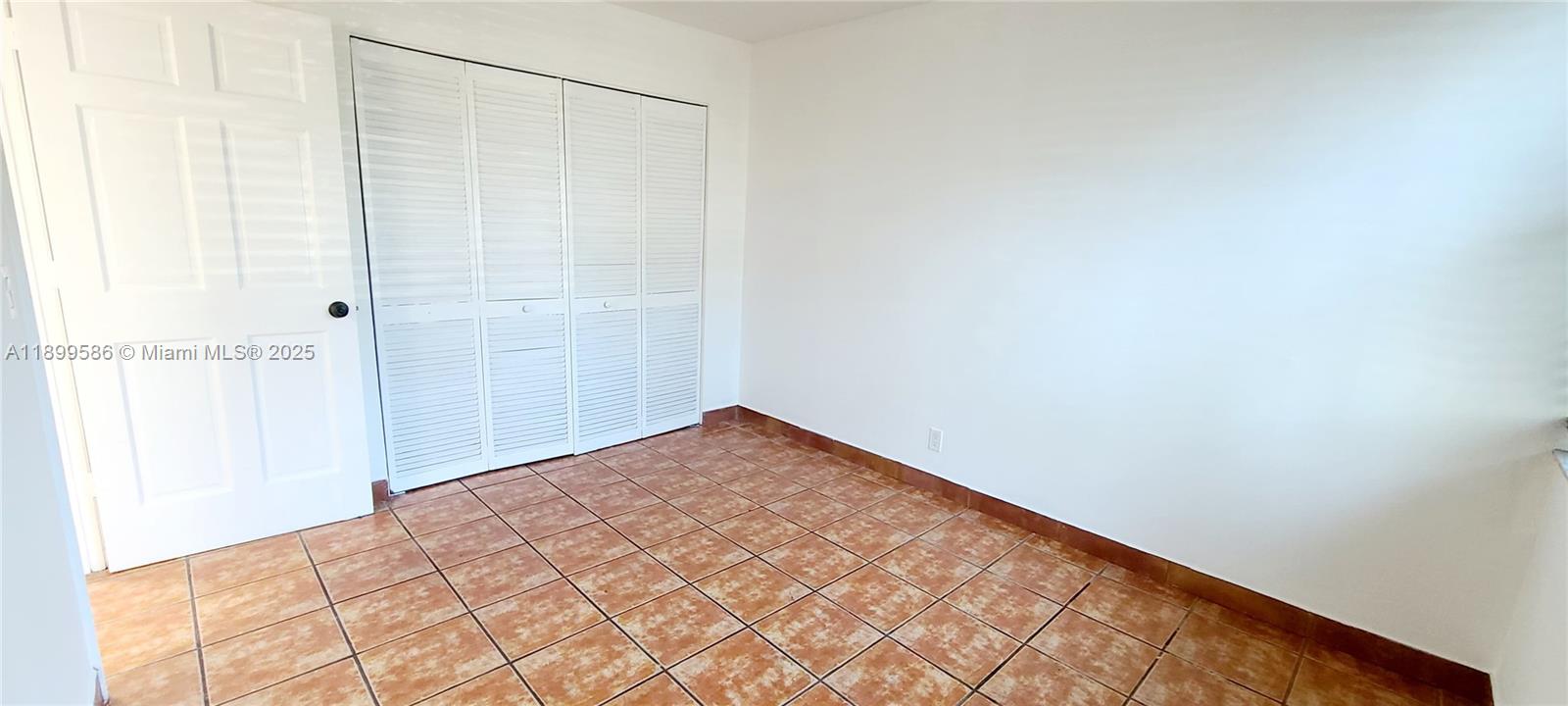 LIVE OAK CONDOMINIUM TWO - Residential
