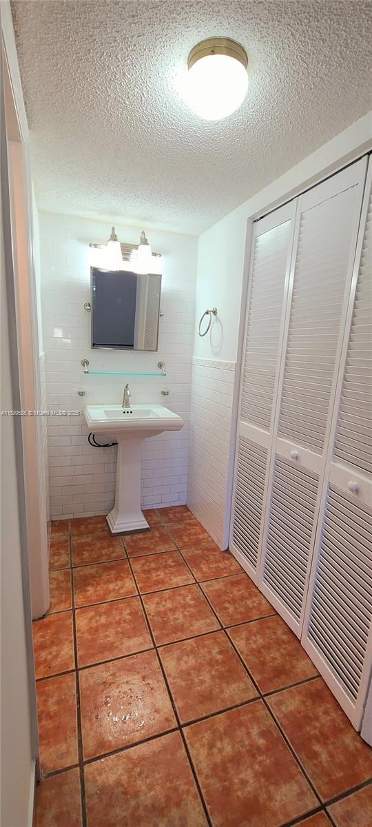 LIVE OAK CONDOMINIUM TWO - Residential