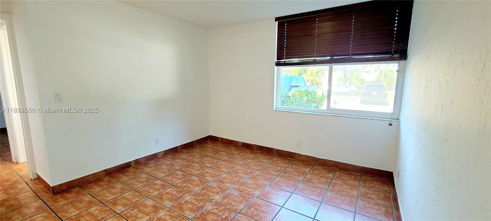 LIVE OAK CONDOMINIUM TWO - Residential