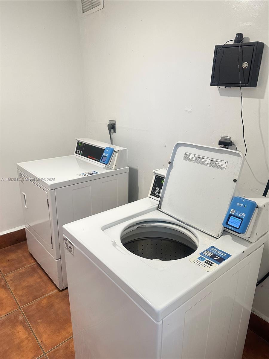 Condo is at the Dadeland Mall area. Close to mall, train, highways, restaurants, super markets and much more. Washing machines in every floor. Two elevators. Nice view of Downtown Dadeland.