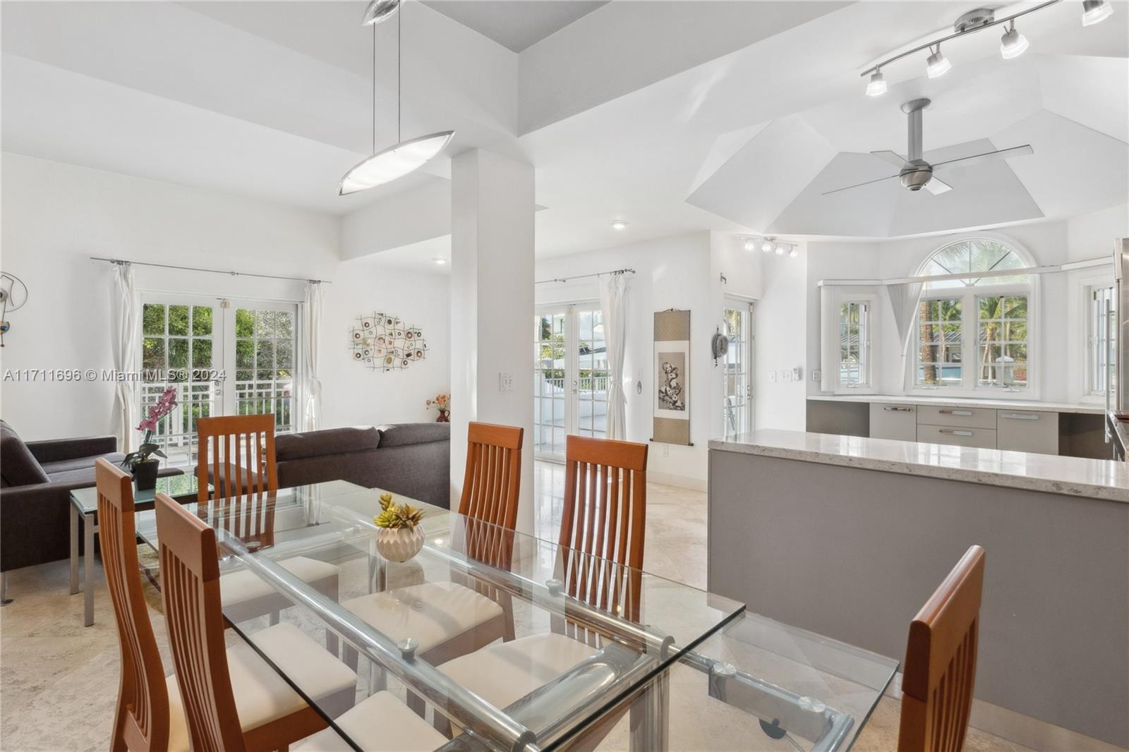 THE THS AT SUNSET HARBOUR - Residential