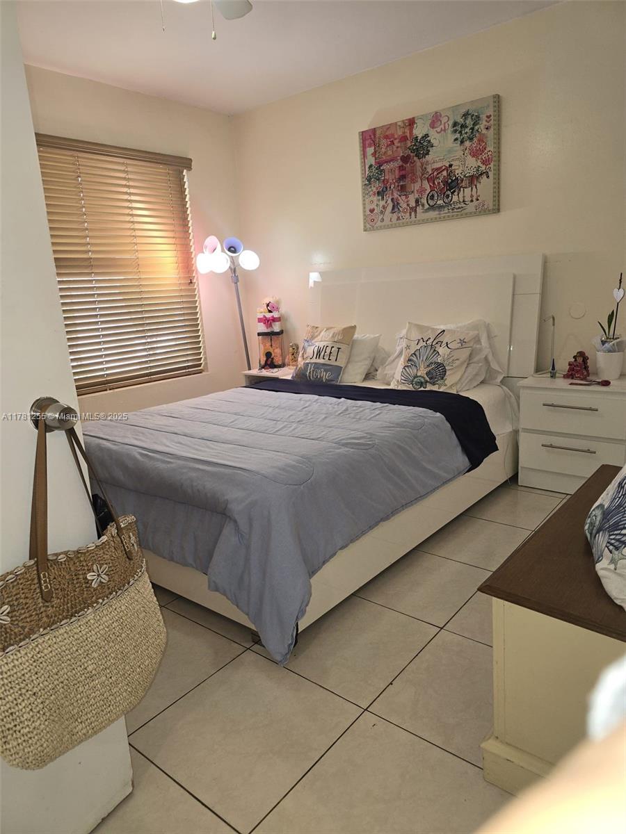 HAMMOCKS TRAILS CONDO - Residential