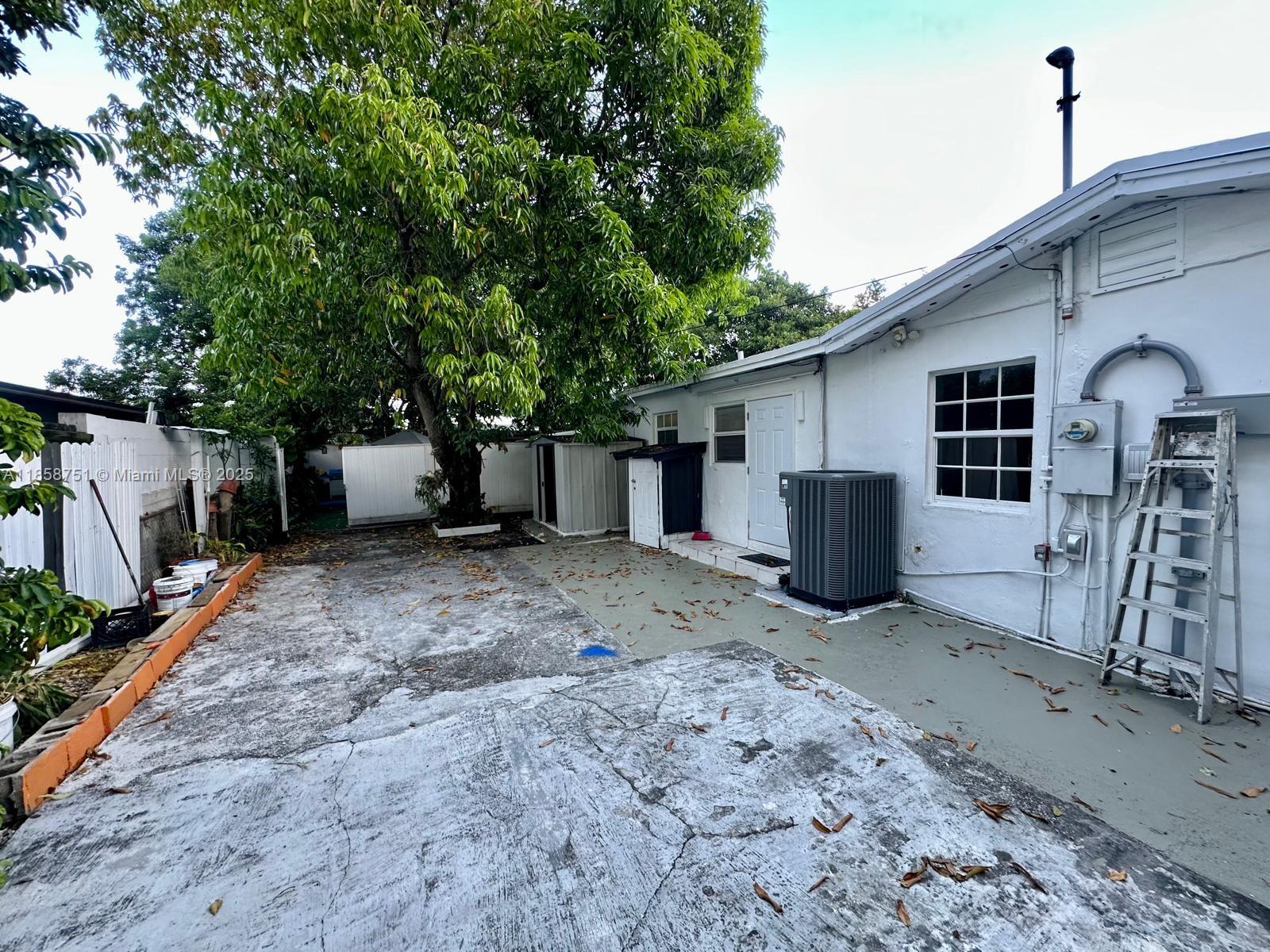 10325 NW 36th Ct