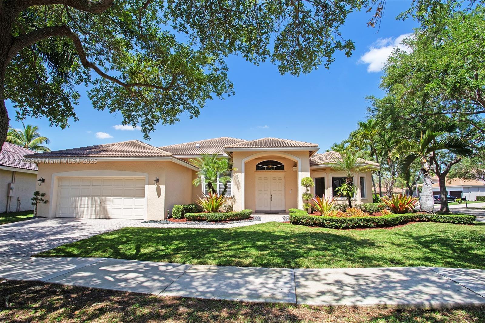 3848 Oak Ridge Cir, Weston, Broward County, Florida - 4 Bedrooms  
3 Bathrooms - 