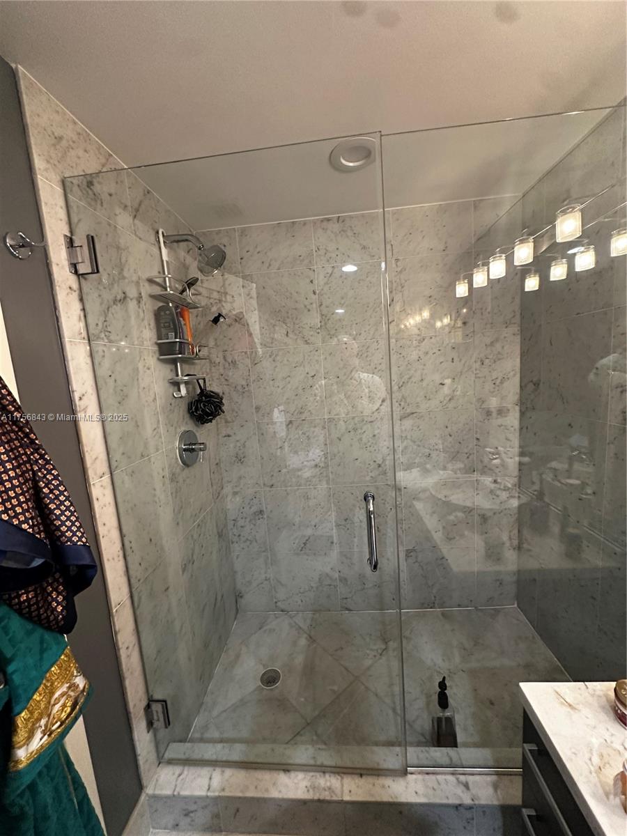 VIZCAYNE SOUTH CONDO - Residential