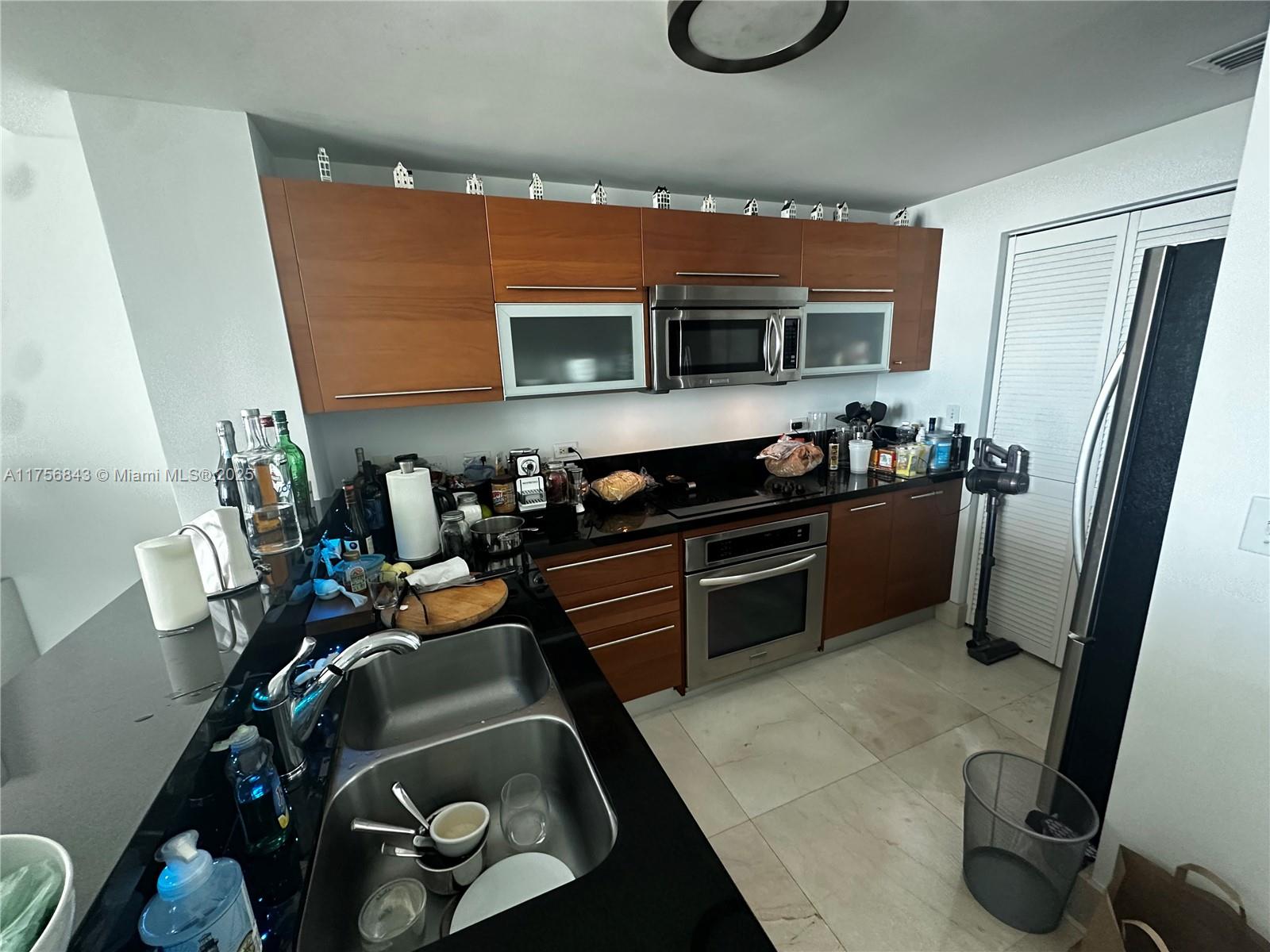 VIZCAYNE SOUTH CONDO - Residential